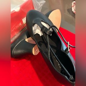NWB Capezio tap shoes 7.5